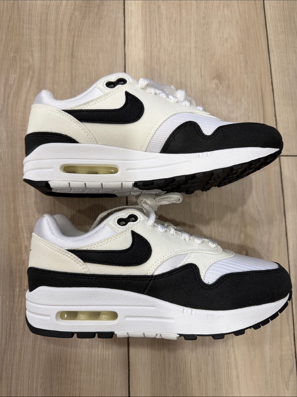 Nike White and Black Low-Top Sneakers